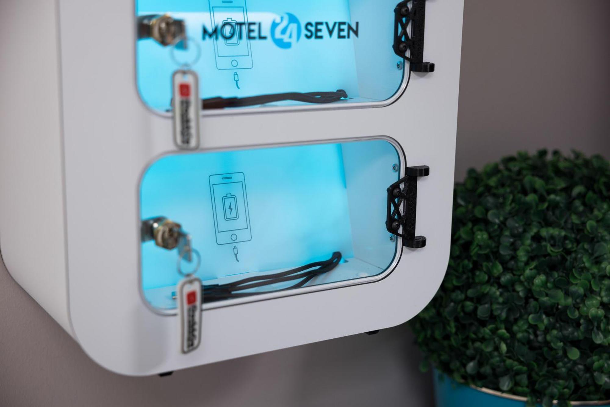 Motel24Seven Брук-ан-дер-Мур Экстерьер фото